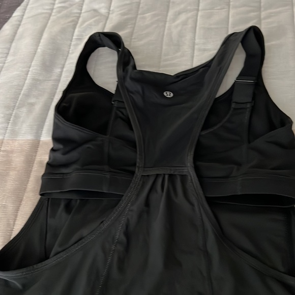 (Lululemon) ladies top size 6 please check measurement because there is no tag - Picture 15 of 17
